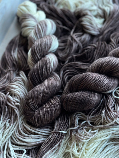 Auftragsfärbung Bodil - DK Merino - Lieferzeit 5-15 Tage