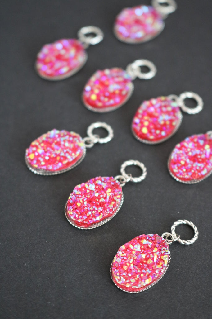 Stitch Marker - Crystal Amulet - holo pink