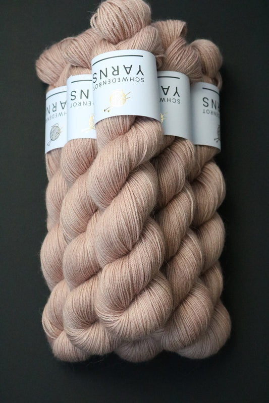 Lux Glam Lace 1200 Meter - Afternoon Tea