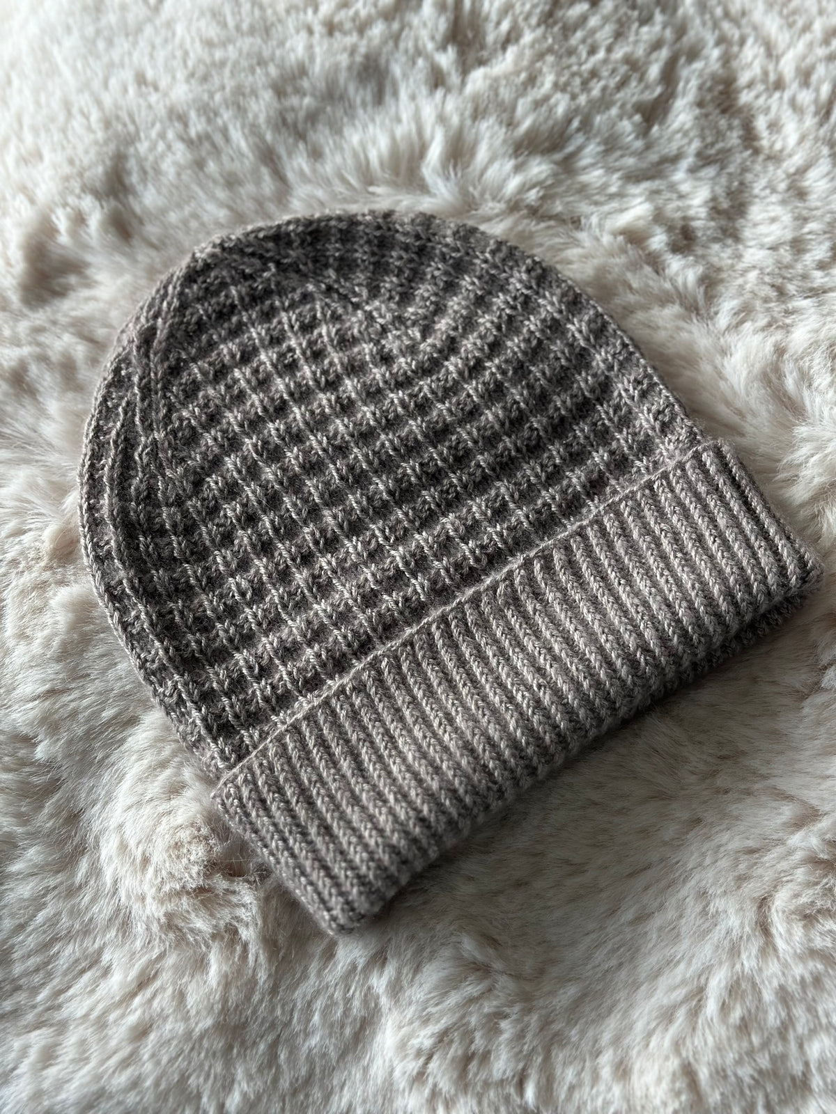 Caramel Waffle Hat by Sascha Knits - Lieferzeit 5-15 Tage