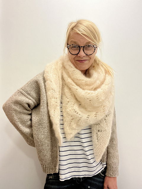 Cozy Walk Shawl yarn package by Isabell Krämer - delivery time 5-10 days