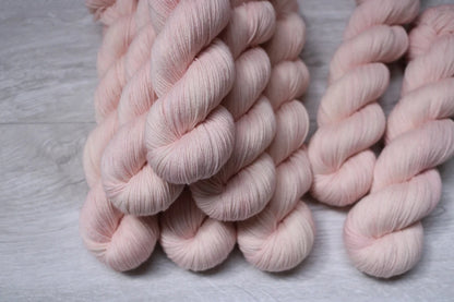 Catelyn Scarf Garnpaket by Kerstin Ritter - Lieferzeit 5-15 Tage - 2 Varianten